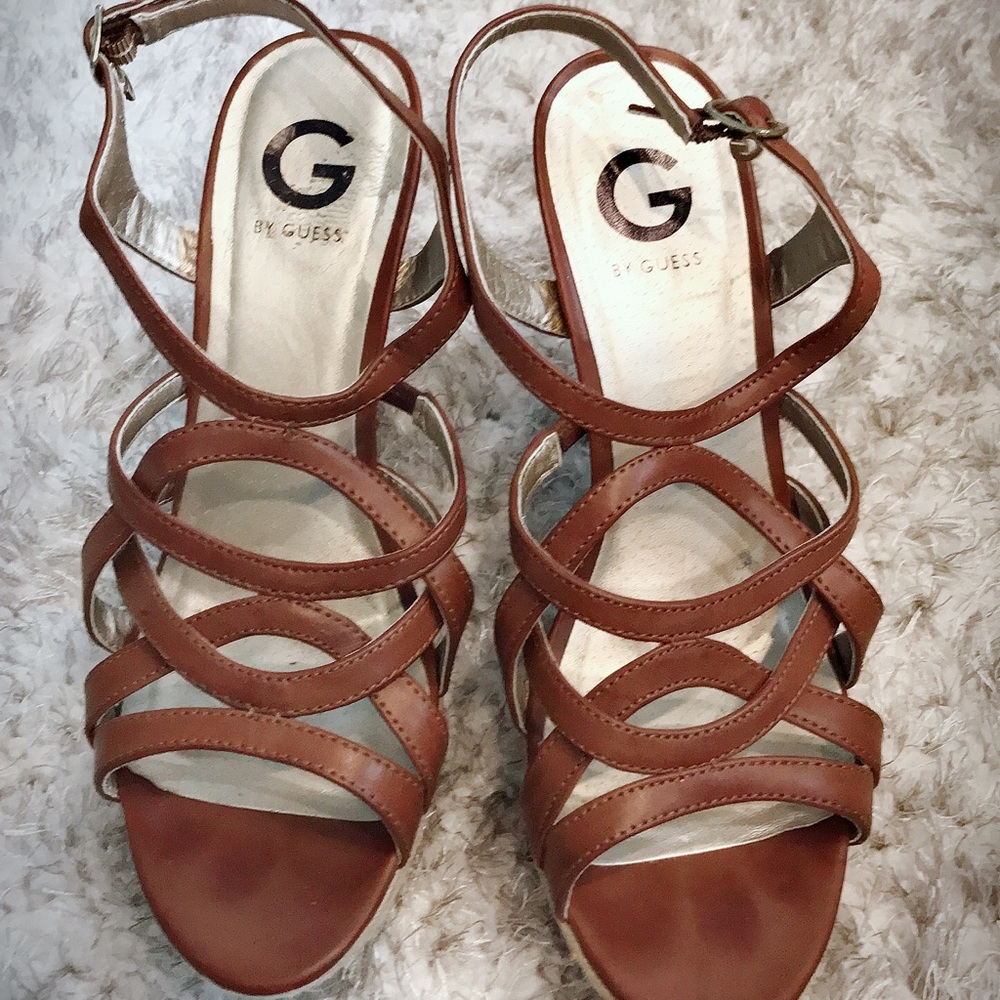 Shoes size 9 fit to size 8